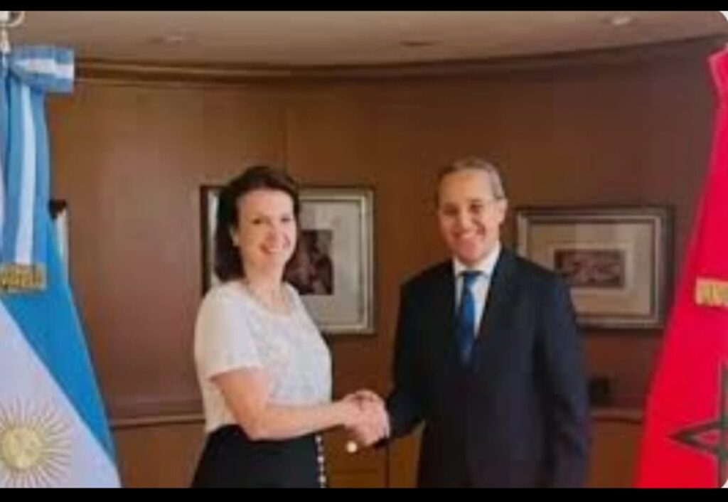 مغاربة العالم يواصلون التألق… تكريم السفير فارس ياسر في الأرجنتين