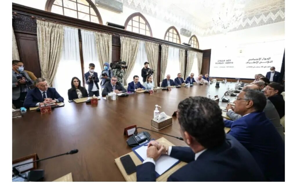 مصير التقاعد على طاولة الحكومة والنقابات.. هل سيعمل الموظفون حتى 65 عامًا؟