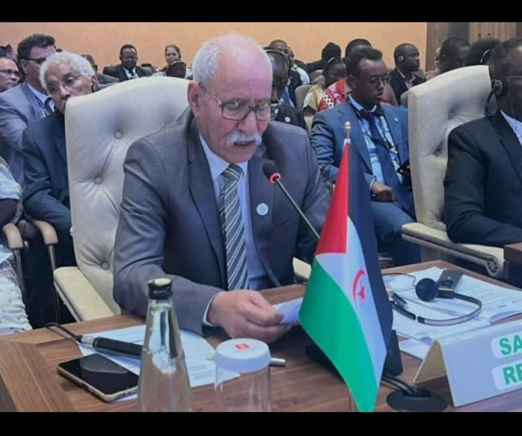 القمة التي بدأت بالجدل: الجزائر تناور، وأنغولا تلتزم الصمت، والمغرب يتصرف كدولة مسؤولة