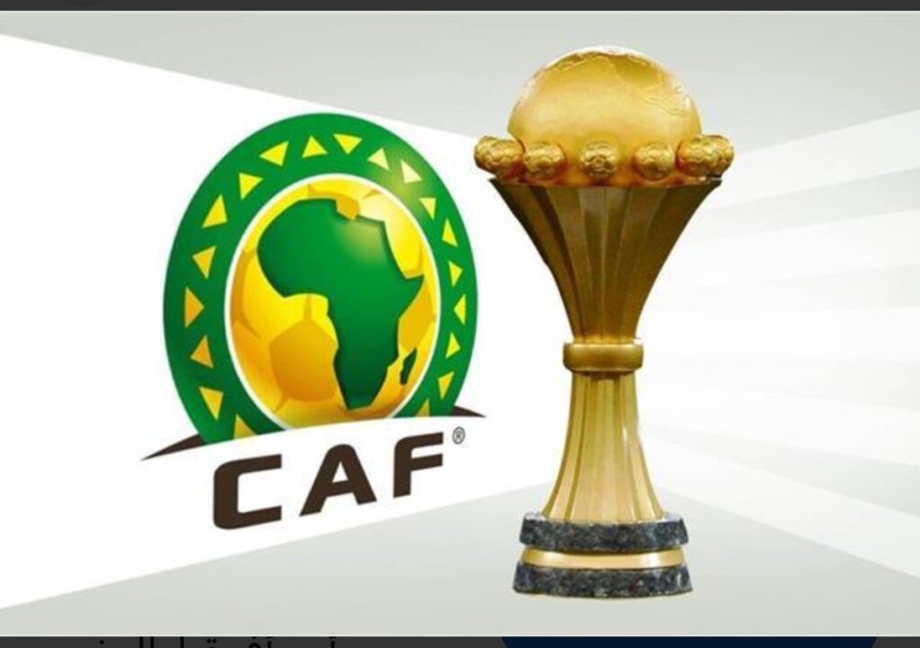 مجسم كأس إفريقيا للأمم يخطف الأضواء في لندن قبل وصوله إلى المغرب