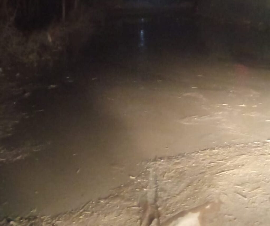 انهيار كارثي: حوض مائي عملاق يغرق “تين كوري” باشتوكة آيت باها.. تحقيق عاجل ومطالب بالمحاسبة