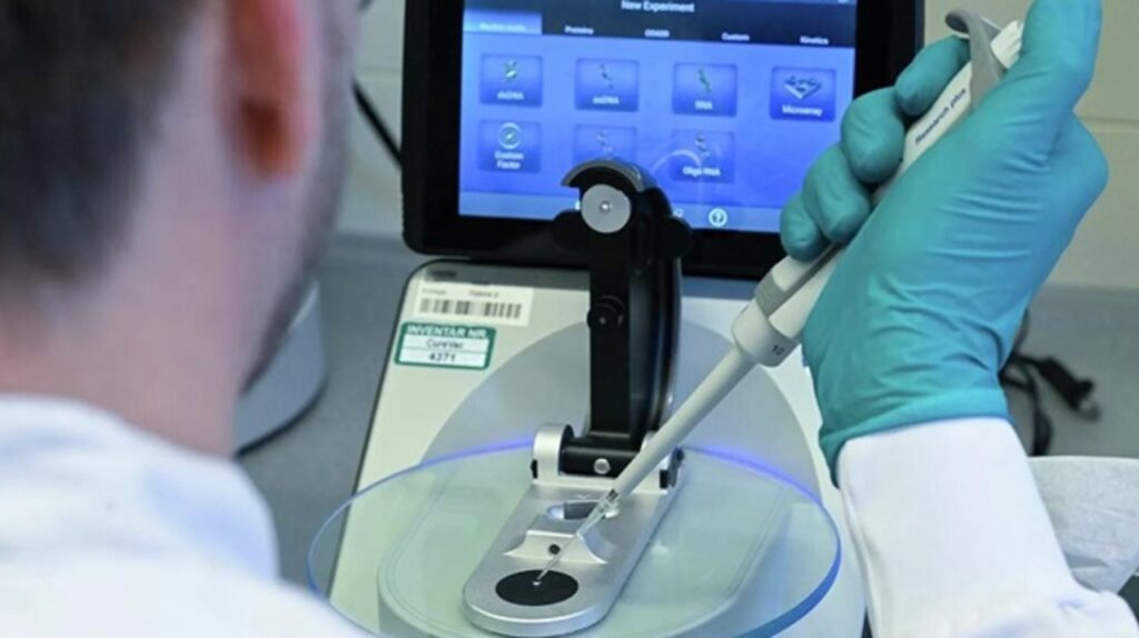 جهاز روسي جديد يكشف السرطان عبر اللعاب بدقة عالية وتشخيص مبكر غير جراحي