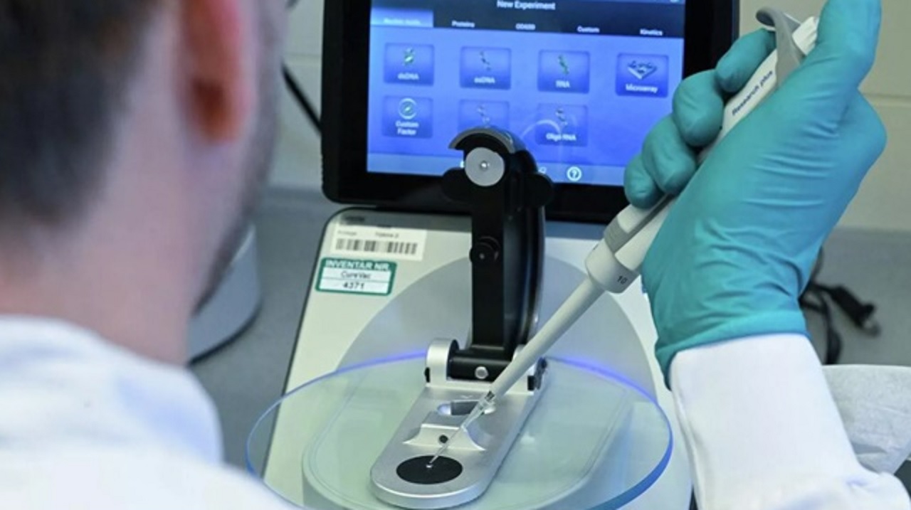 جهاز روسي جديد يكشف السرطان عبر اللعاب بدقة عالية وتشخيص مبكر غير جراحي