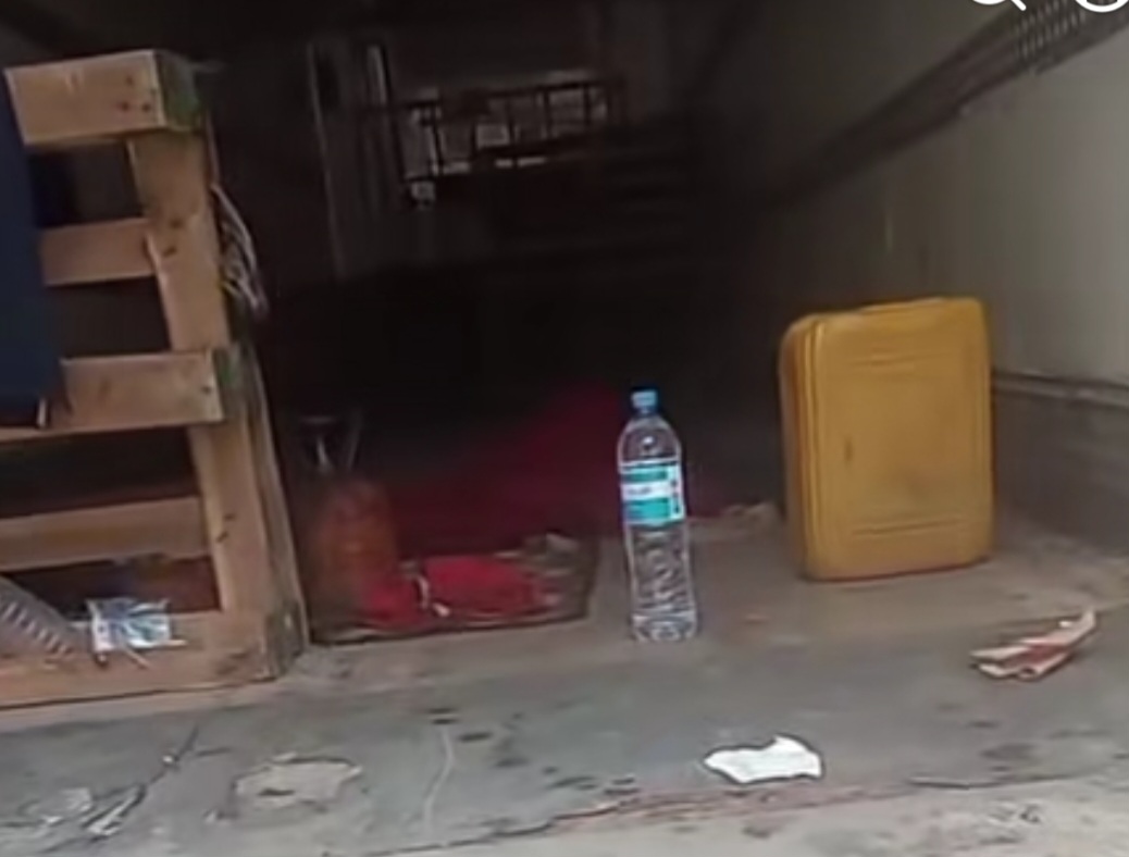 سائق مغربي معتقل يطلق نداء استغاثة من غينيا كوناكري 