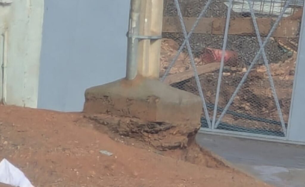 أكادير: “عمود الموت” بالحي المحمدي يهدد حياة التلاميذ.. والساكنة تطالب بتدخل استعجالي