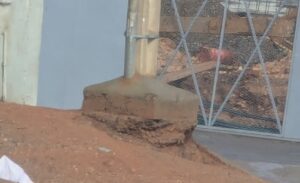 أكادير: “عمود الموت” بالحي المحمدي يهدد حياة التلاميذ.. والساكنة تطالب بتدخل استعجالي