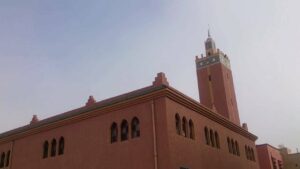 تزنيت: مواطنون يطالبون بإنهاء الفوضى قرب مسجد المختار السوسي