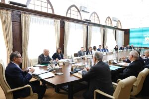 مجلس الحكومة يصادق على إصلاحات في الصحة والسلامة الطرقية ويرفع الحد الأدنى للأجور