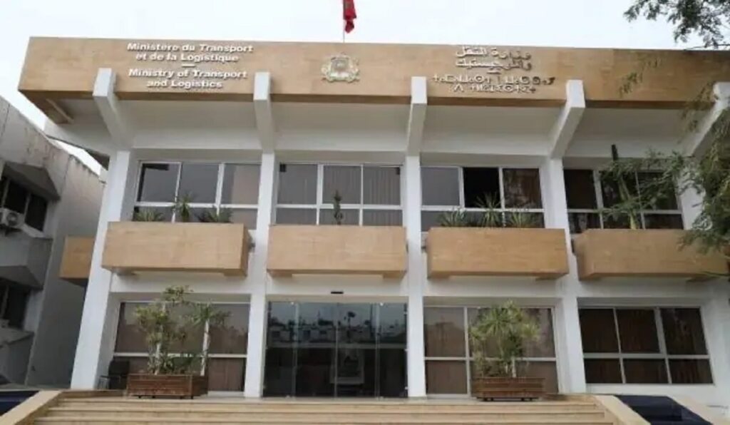 وزارة النقل تتفاعل مع شكاوى المواطنين، وتعزز شبكة تسليم البطاقات الرمادية بـ800 وكالة جديدة