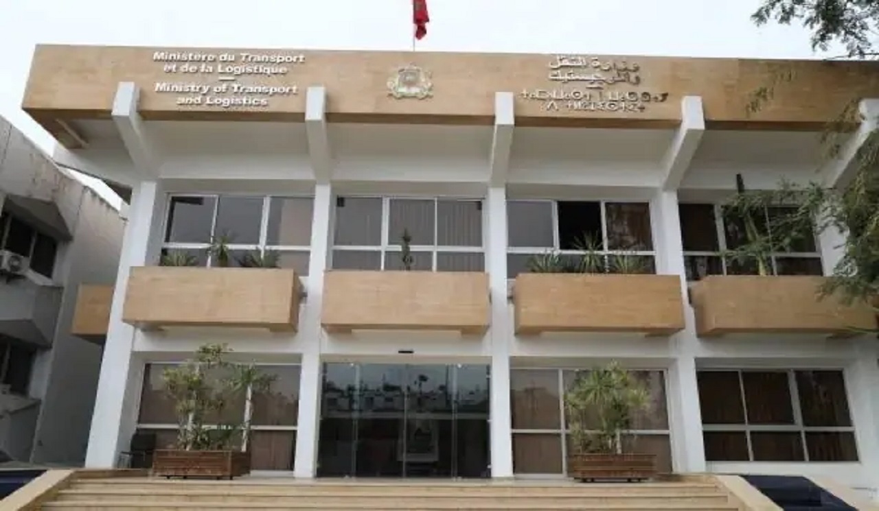 وزارة النقل تتفاعل مع شكاوى المواطنين، وتعزز شبكة تسليم البطاقات الرمادية بـ800 وكالة جديدة 
