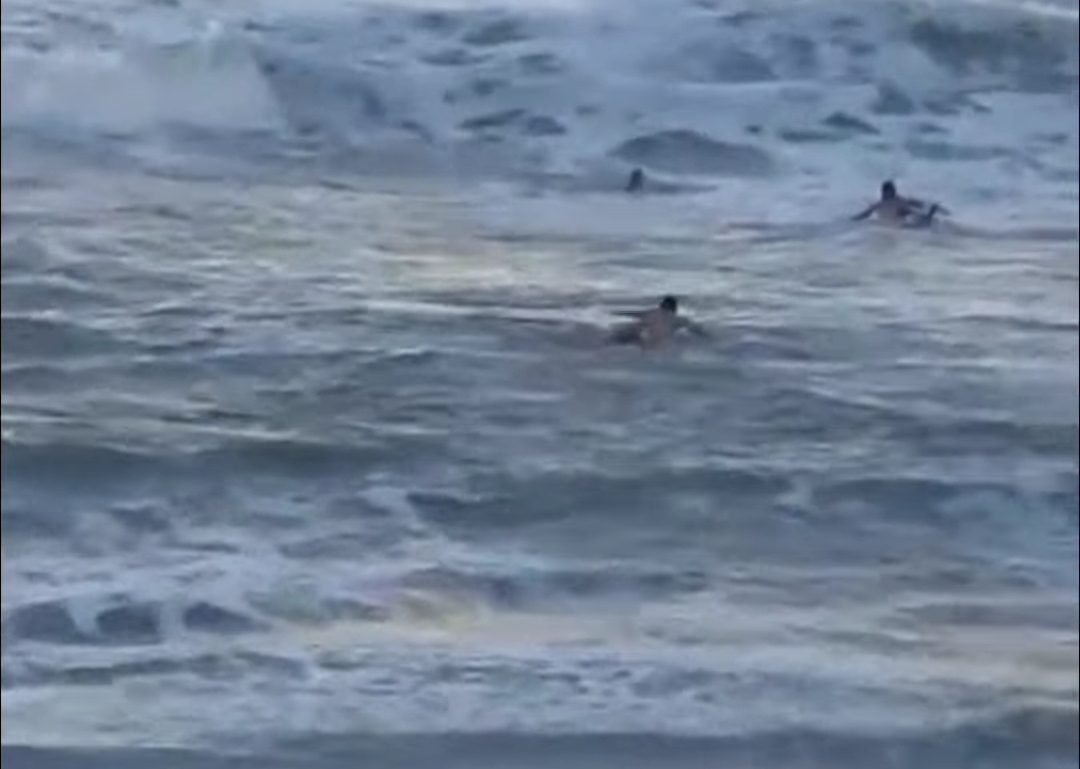 أكادير : تدخل بطولي ينقذ سائحًا أجنبيًا من الغرق بشاطئ إمسوان 