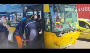 اصطدام بين حافلة و“رموك” يرسل 8 أشخاص إلى المستشفى