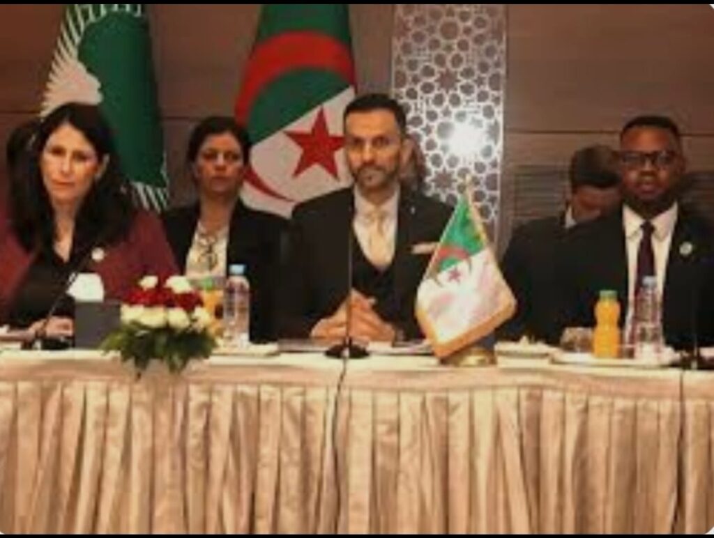 حين يظنّ النظام الجزائري أنّ القارّة تنتظر مؤتمره لتبدأ التطوّر!