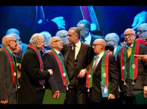 تكريم متقاعدي الشرطة: المديرية العامة للأمن الوطني تواصل دعمها عبر زيارات منزلية إنسانية