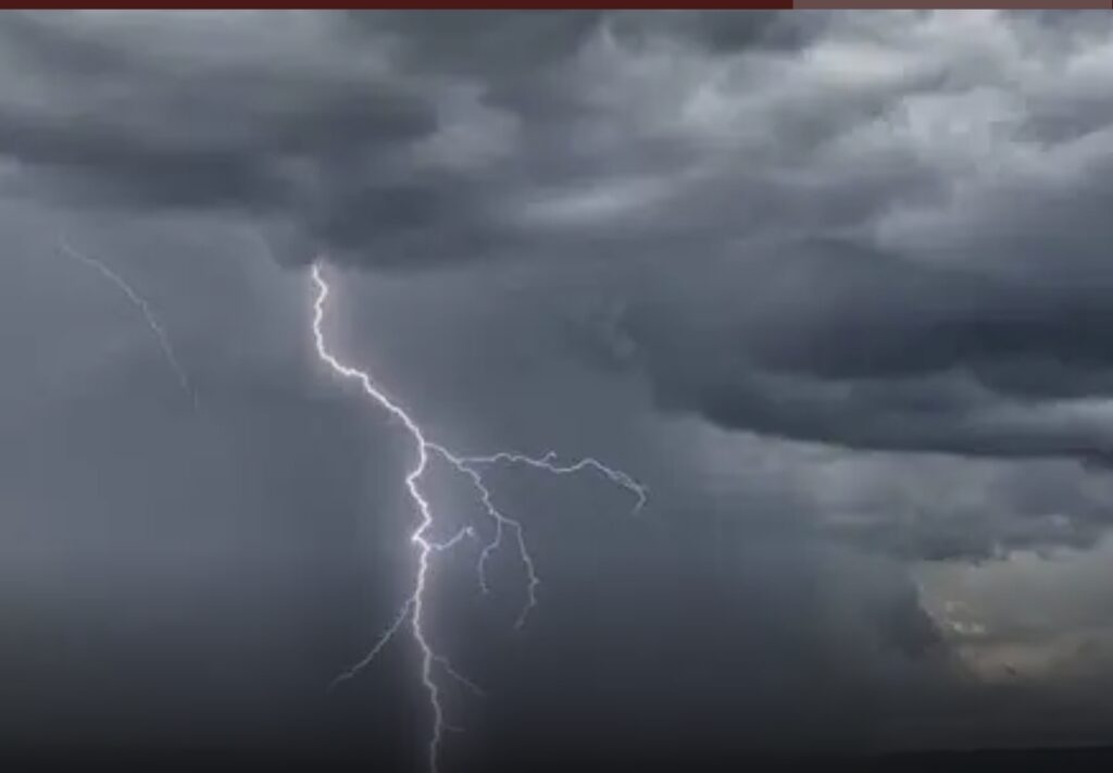 صاعقة رعدية تقتل امرأة في أزلا تطوان: تفاصيل مأساة جمع الأعشاب