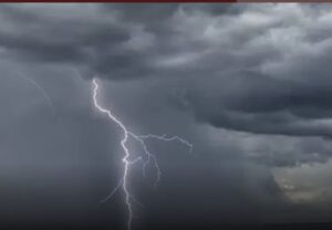 صاعقة رعدية تقتل امرأة في أزلا تطوان: تفاصيل مأساة جمع الأعشاب