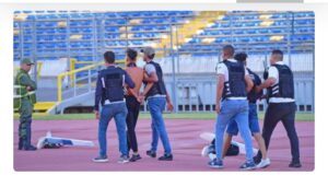 توقيفات حاسمة بعد أعمال شغب “فصائل المشجعين”: سلاح أبيض وتخريب ممتلكات