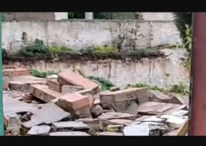 انهيار سور ينهي حياة حارس حضانة ويرسل مستخدمة إلى المستشفى