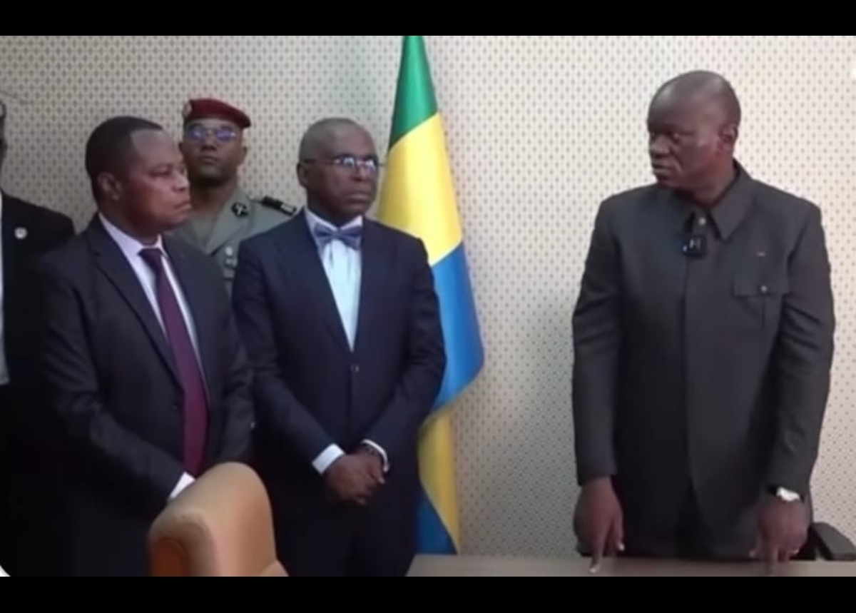 زيارة غير متوقعة تهز الإدارة العمومية في الغابون