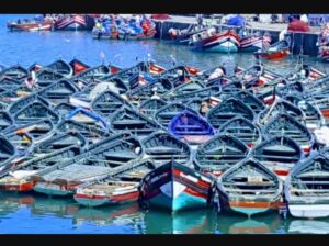 ميناء آسفي على صفيح ساخن: “لوبيات” الاحتكار تخنق صغار البحارة.. ومطالب بتدخل “ديوان المظالم”