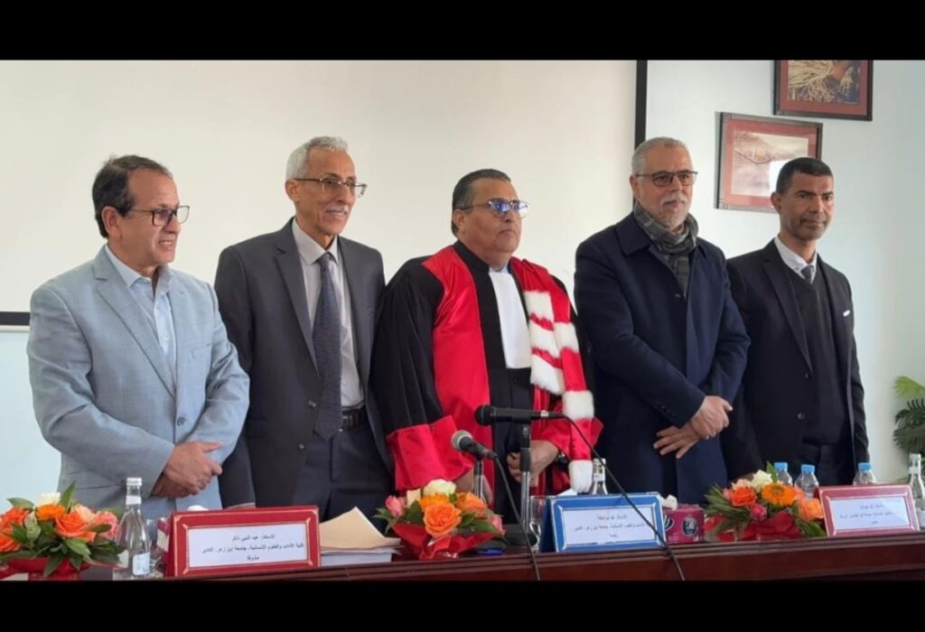 د. الحسين بكار السباعي يفكك “صورة المهاجر” في الإعلام بمناقشة دكتوراه رفيعة بأكادير