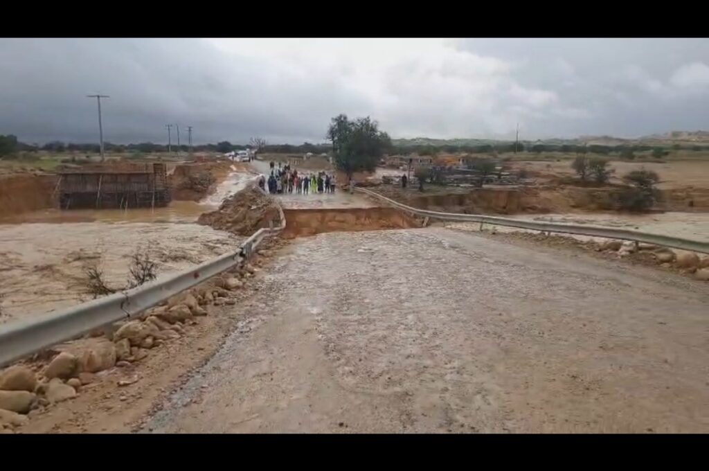 استنفار مروري بالطريق الوطنية رقم 1.. انقطاع حركة السير بين أكادير والصويرة بسبب الفيضانات