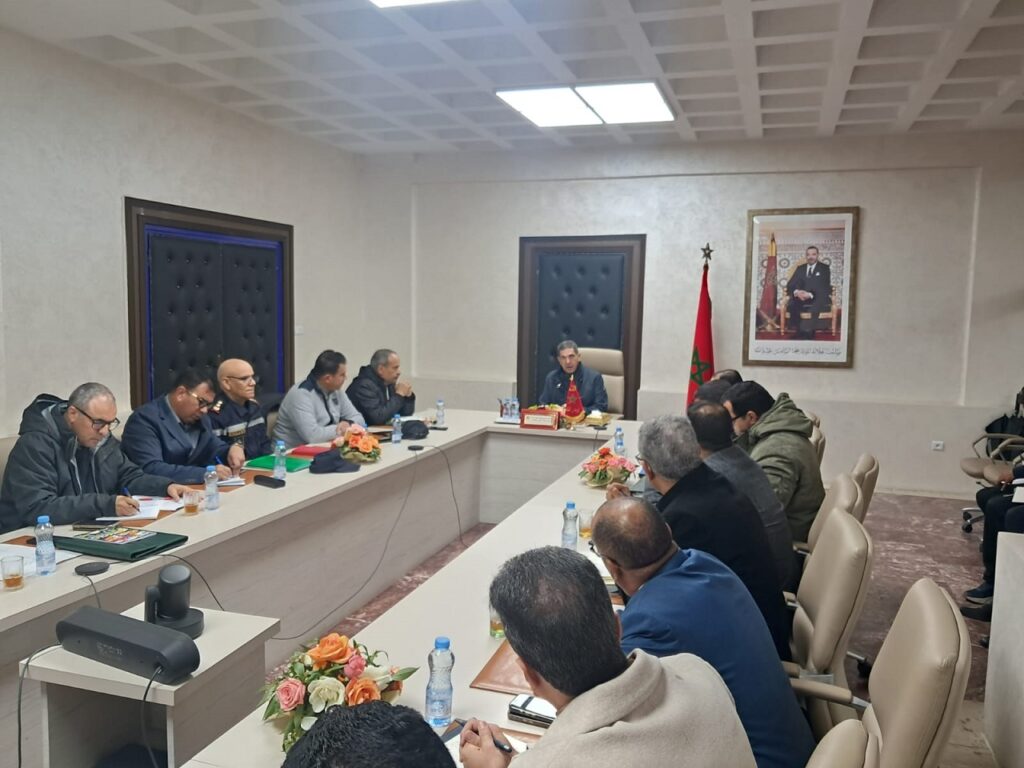استنفار في أكادير.. والي الجهة “سعيد أمزازي” يترأس اجتماع لجنة اليقظة لمواجهة النشرة الإنذارية