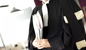 مشروع قانون تنظيم مهنة المحاماة يفرض شفافية جديدة في الأتعاب والتكليف