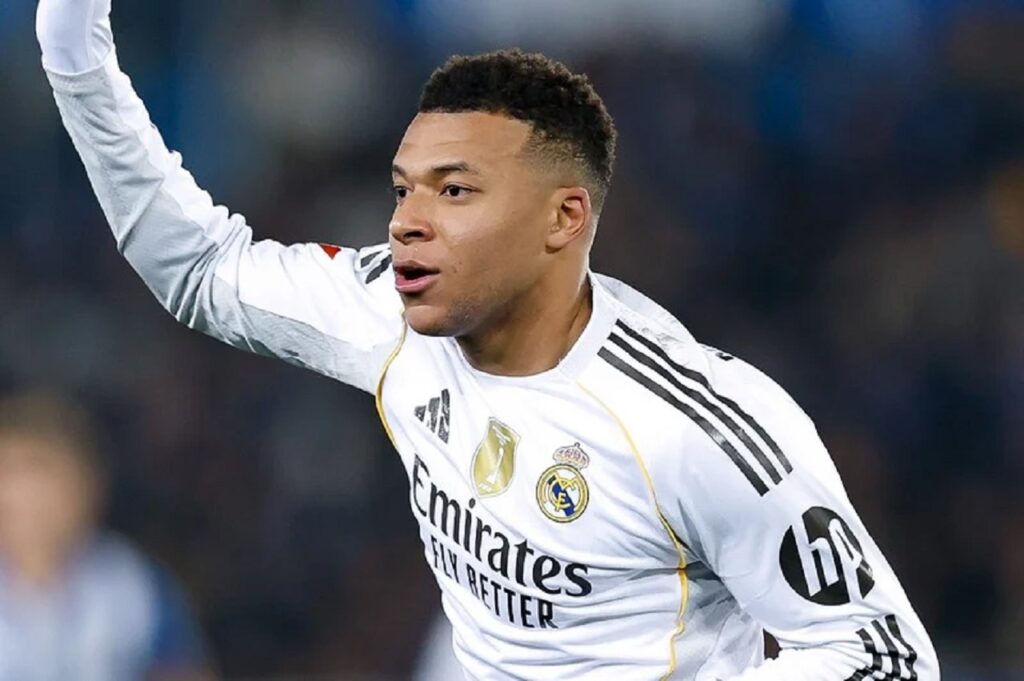 إصابة كيليان مبابي: ريال مدريد يؤكد التواء الركبة و«ماركا» تتوقع غيابًا لثلاثة أسابيع