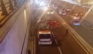 اصطدام ثلاث سيارات بحافلة نقل عمومي يخلف استنفارا واسعا