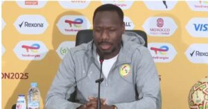 حرب نفسية في الرباط.. مدرب السنغال “يستفز” حسام حسن ويرشح المغرب بذكاء لخطف اللقب