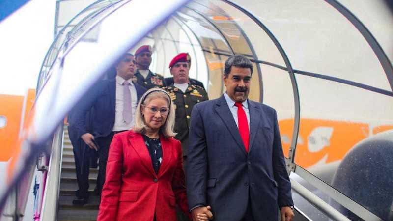 ترامب يعلن ضربات واسعة في فنزويلا ويزعم نقل مادورو خارج البلاد وسط انفجارات في كراكاس