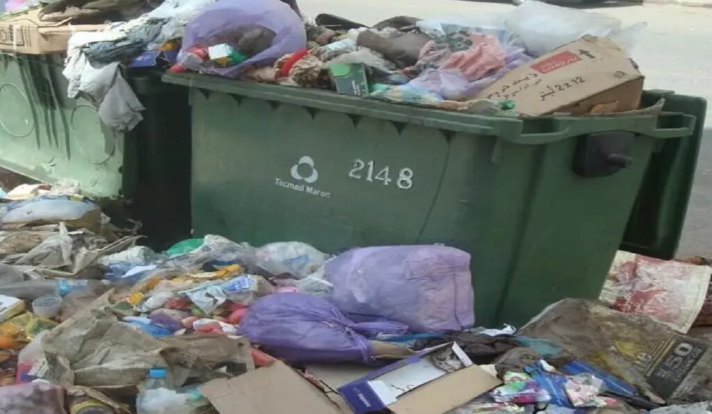 بين الإهمال والمسؤولية الغائبة… فضاء يتحول إلى مطرح للنفايات بمدينة أكادير
