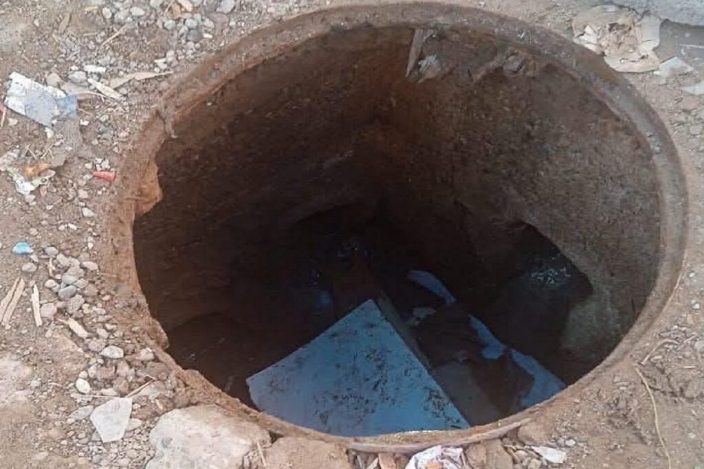 نجاة طفل صغير من موت محقق بعد سقوطه في بالوعة مفتوحة بأيت ملول