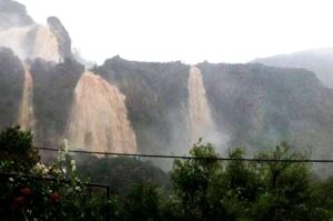 شلالات إيموزار إداوتنان بين سحر الطبيعة ورداءة البنية التحتية