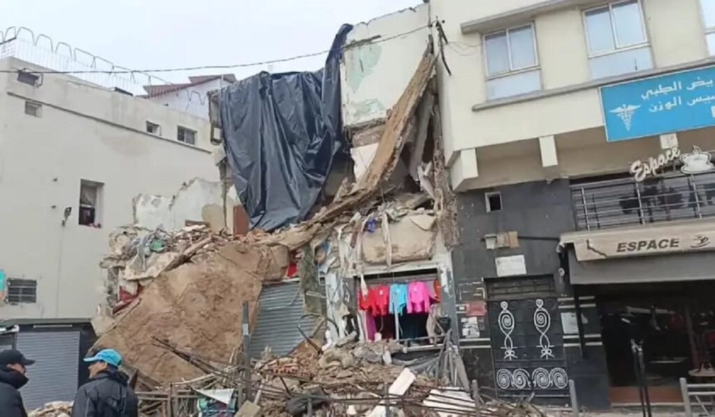 الانهيارات تعود لواجهة درب السلطان: سقوط منزل بشارع الفداء يستنفر سلطات الدار البيضاء