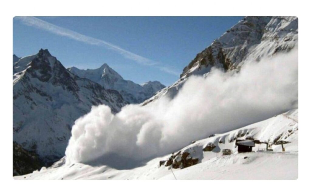 فاجعة في إمليل.. انهيار ثلجي يودي بحياة 3 أشخاص بينهم مرشد سياحي بإقليم الحوز