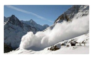 فاجعة في إمليل.. انهيار ثلجي يودي بحياة 3 أشخاص بينهم مرشد سياحي بإقليم الحوز