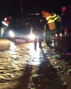 السيول تقطع الطريق الوطنية رقم 10 بين أكادير وتارودانت