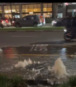 تسرب مائي بأكادير باي يحوّل المنطقة السياحية إلى بركة عائمة