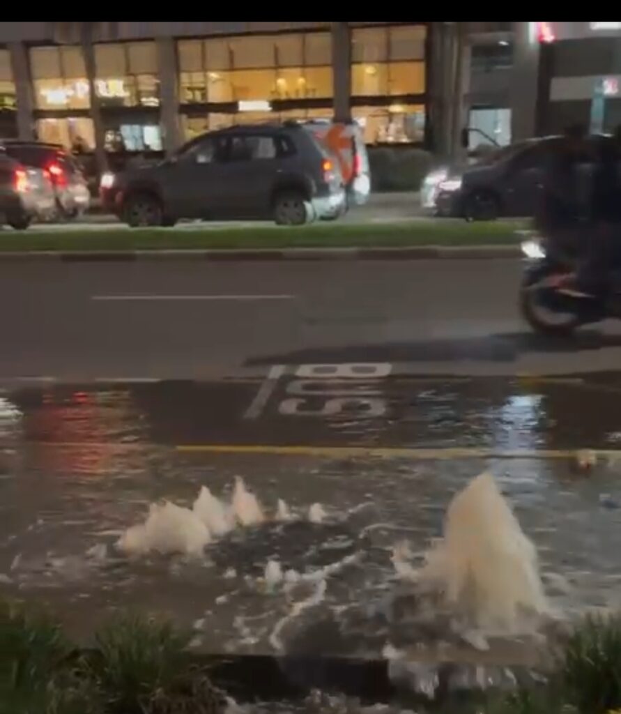 تسرب مائي بأكادير باي يحوّل المنطقة السياحية إلى بركة عائمة