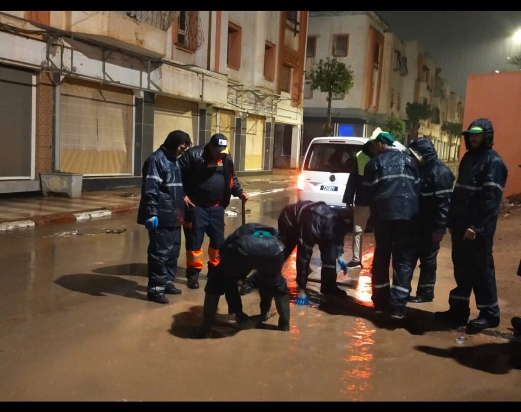 أكادير في حالة استنفار: تعبئة شاملة لفرق الجماعة لمواجهة التقلبات الجوية وتأمين حركة السير