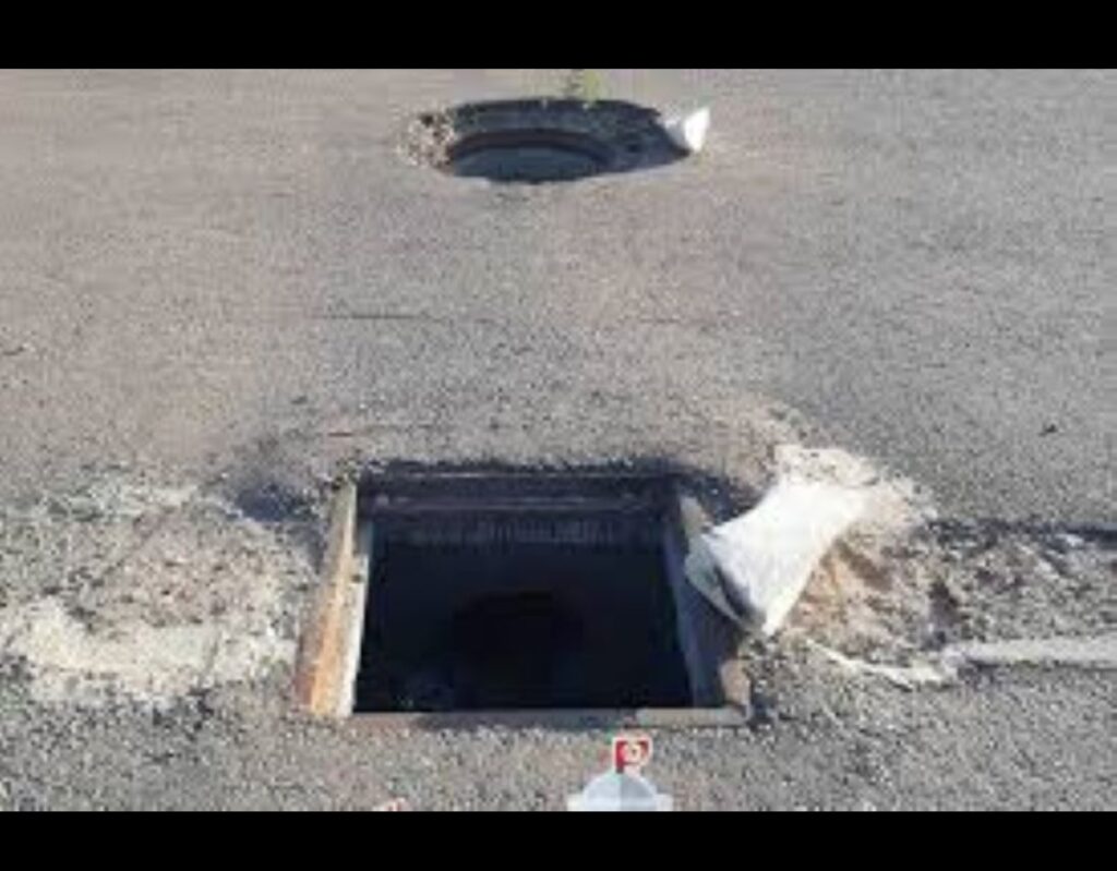 خطر يتربص بالمارة.. “مافيا” أغطية البالوعات تستنفر حي صونابا بأكادير