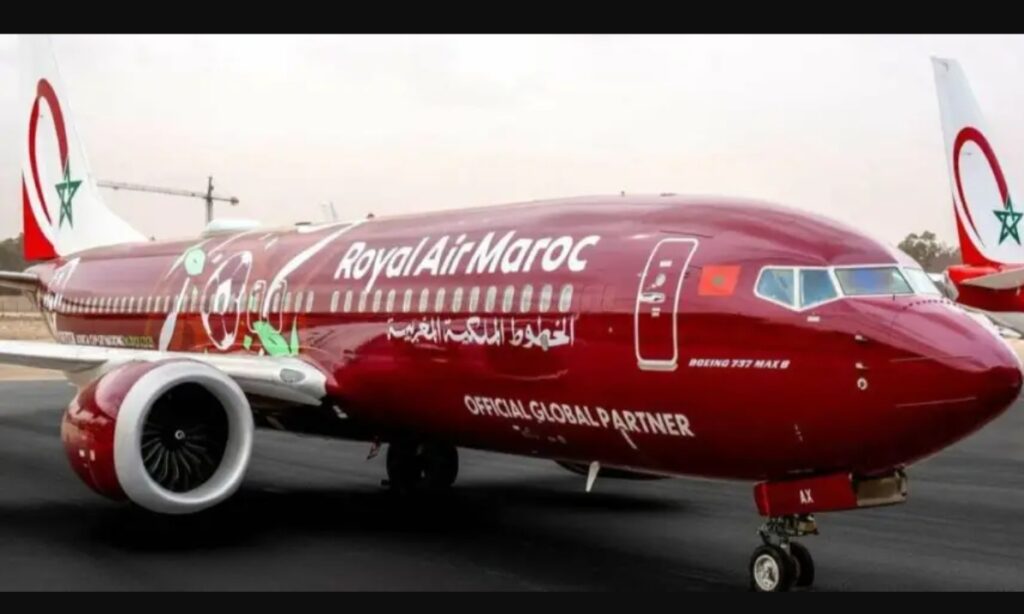 لغز الطائرة في رحلة “الخضر”: لماذا حجب الإعلام الجزائري شعار الخطوط المغربية؟