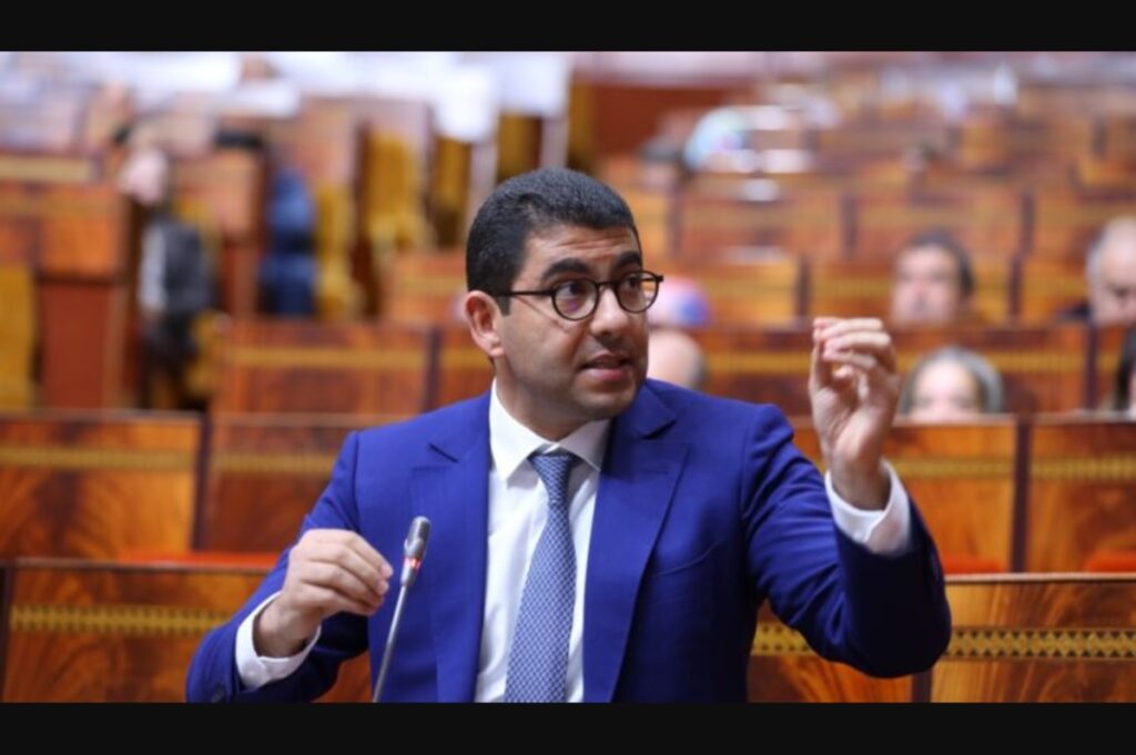 بسبب “إشهار رقمي”.. كرامة الأستاذ المغربي فوق طاولة وزير التواصل