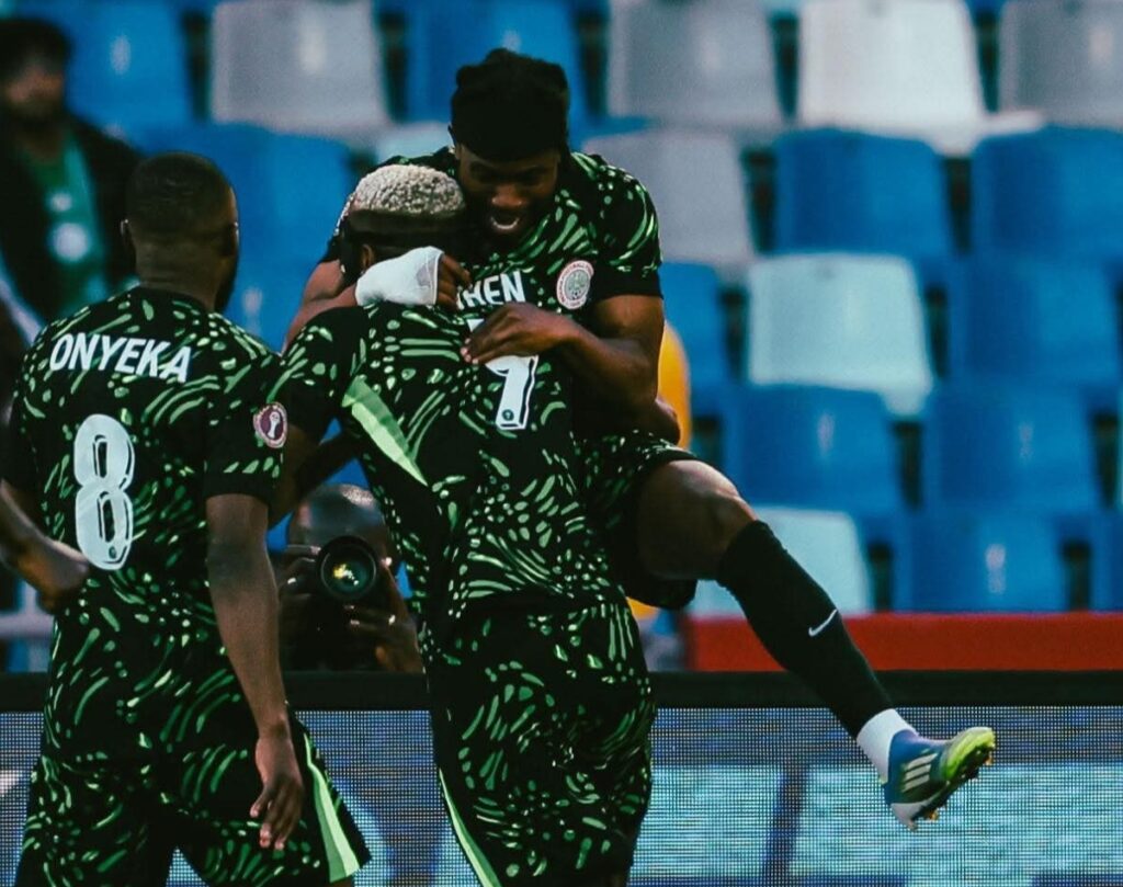 نيجيريا تنهي مشوار الجزائر بثنائية وتضرب موعداً مع المغرب في نصف نهائي كأس أمم أفريقيا