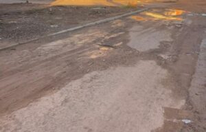 أكادير: انتشار الحفر يهدد السلامة بتيكوين، والساكنة تطالب بتدخل عاجل