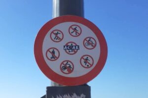 دراجات هوائية تهدد سلامة الراجلين بكورنيش أكادير، وسط مطالب بتفعيل الزجر والمراقبة