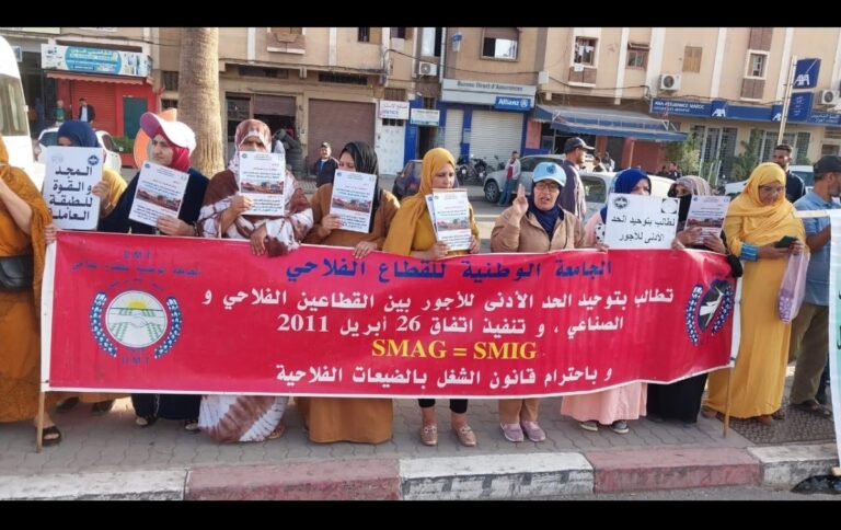 أكادير : نقابة الفلاحة بسوس ماسة تحذر من المساس بمكتسبات العمال وتطالب برفع الأجور وإنهاء “نقل الأمواج”