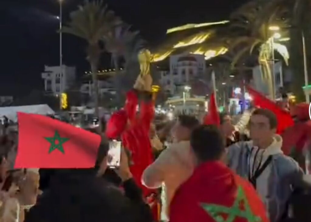 زلزال من الفرح في أكادير: أسود الأطلس يطيرون لنهائي “كان 2025” واحتفالات خيالية تجتاح عاصمة سوس